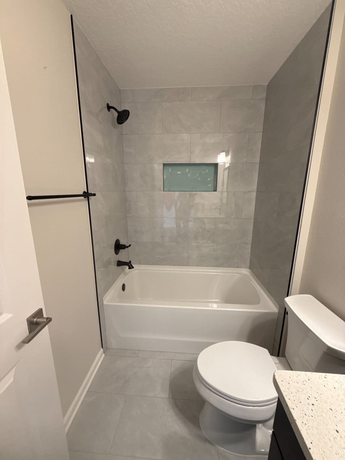 Tub Surround · Tile with Niche